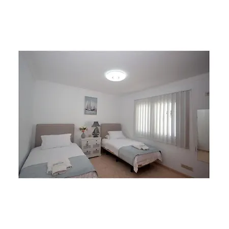 Jacinto Villa *